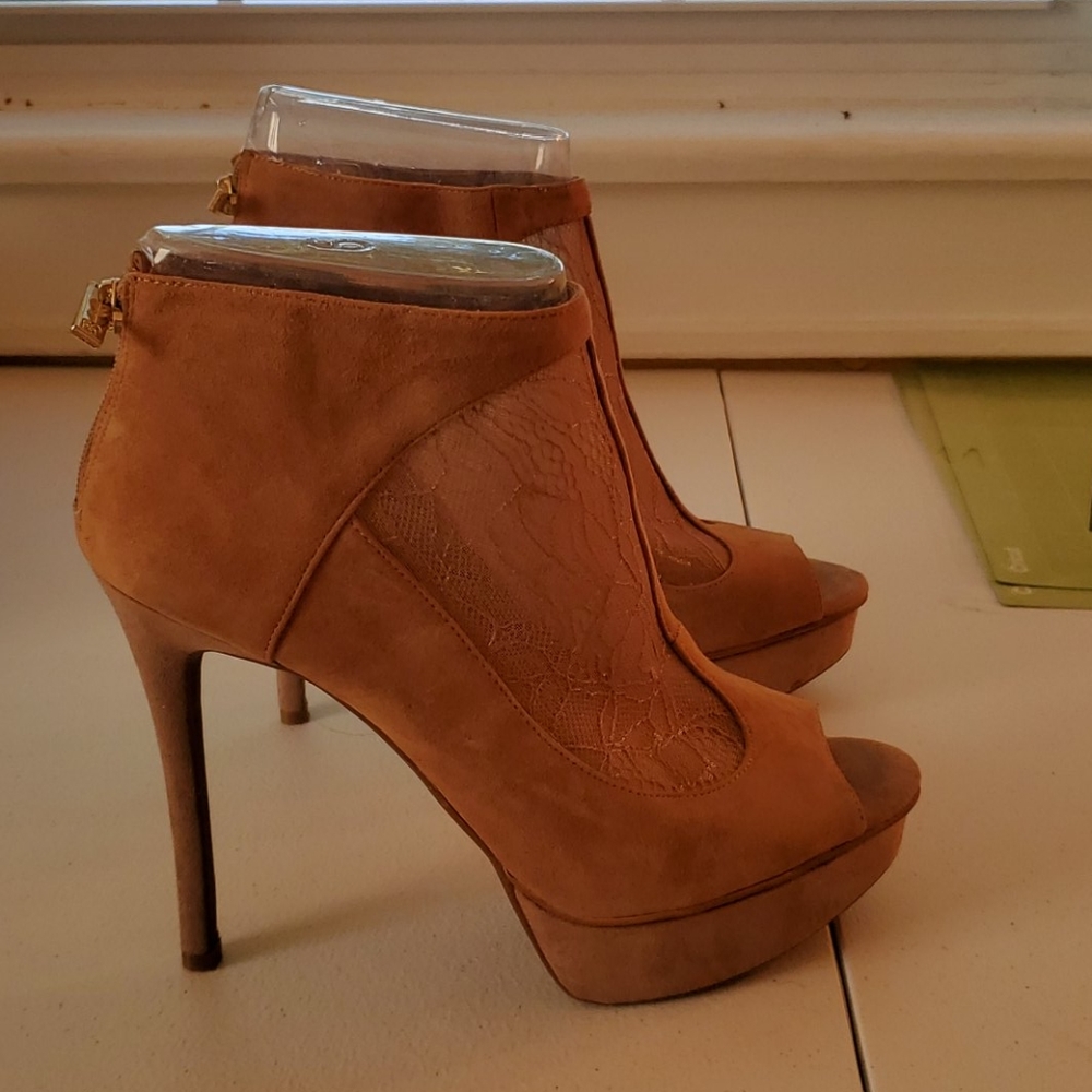 Shoes - Picture 2 of 3